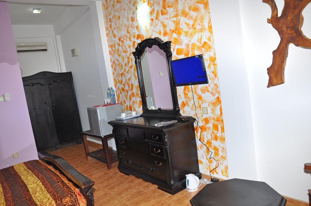 Solomon Beach Hotel Marawila Room photo