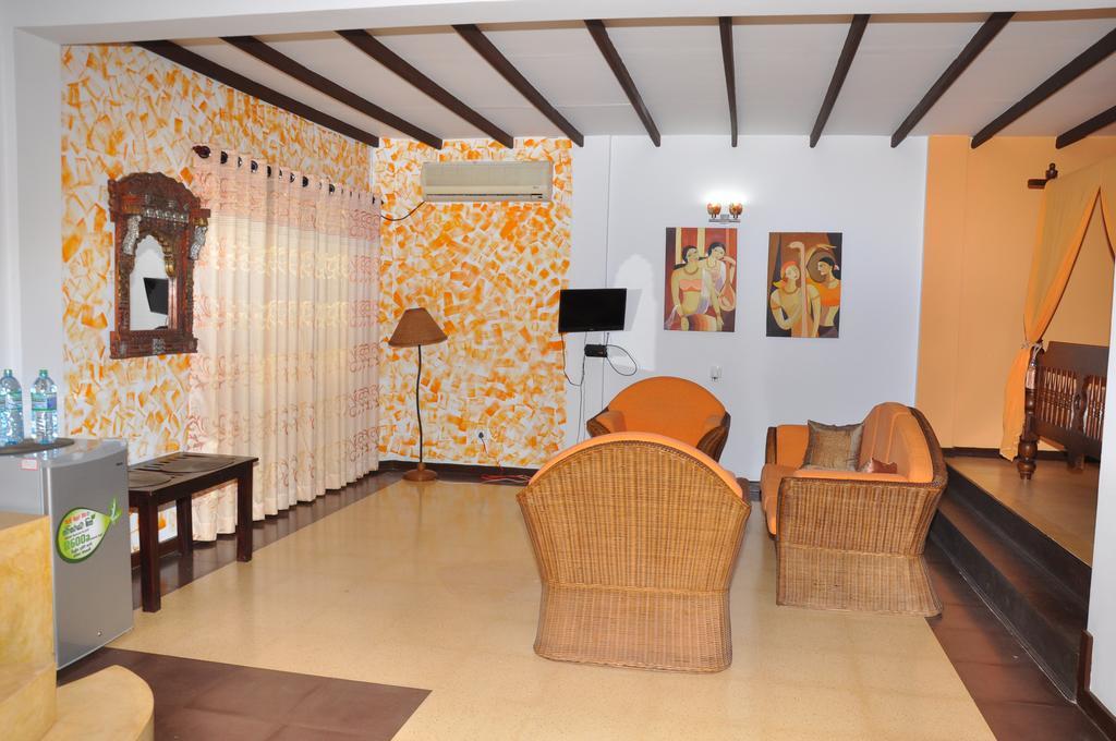 Solomon Beach Hotel Marawila Room photo