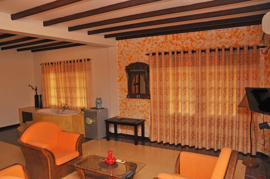 Solomon Beach Hotel Marawila Room photo